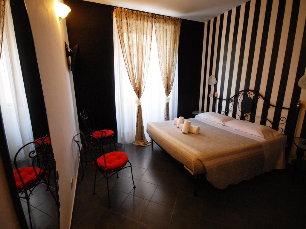 Romadelante Hotel Buitenkant foto