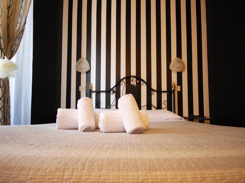 Romadelante Hotel Buitenkant foto