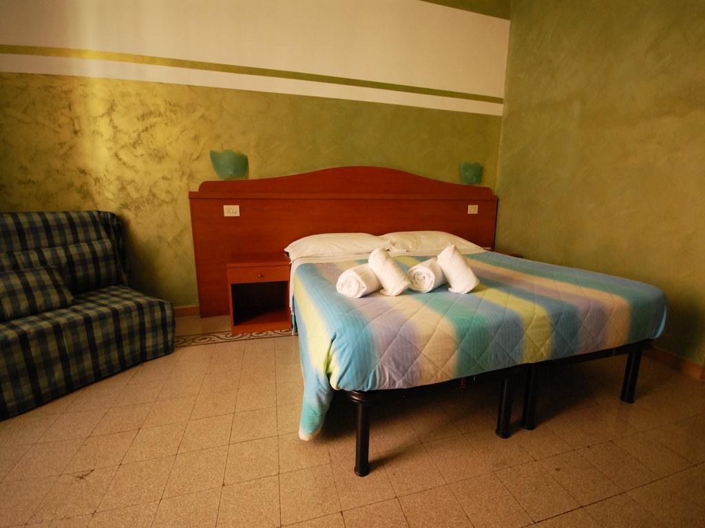 Romadelante Hotel Buitenkant foto