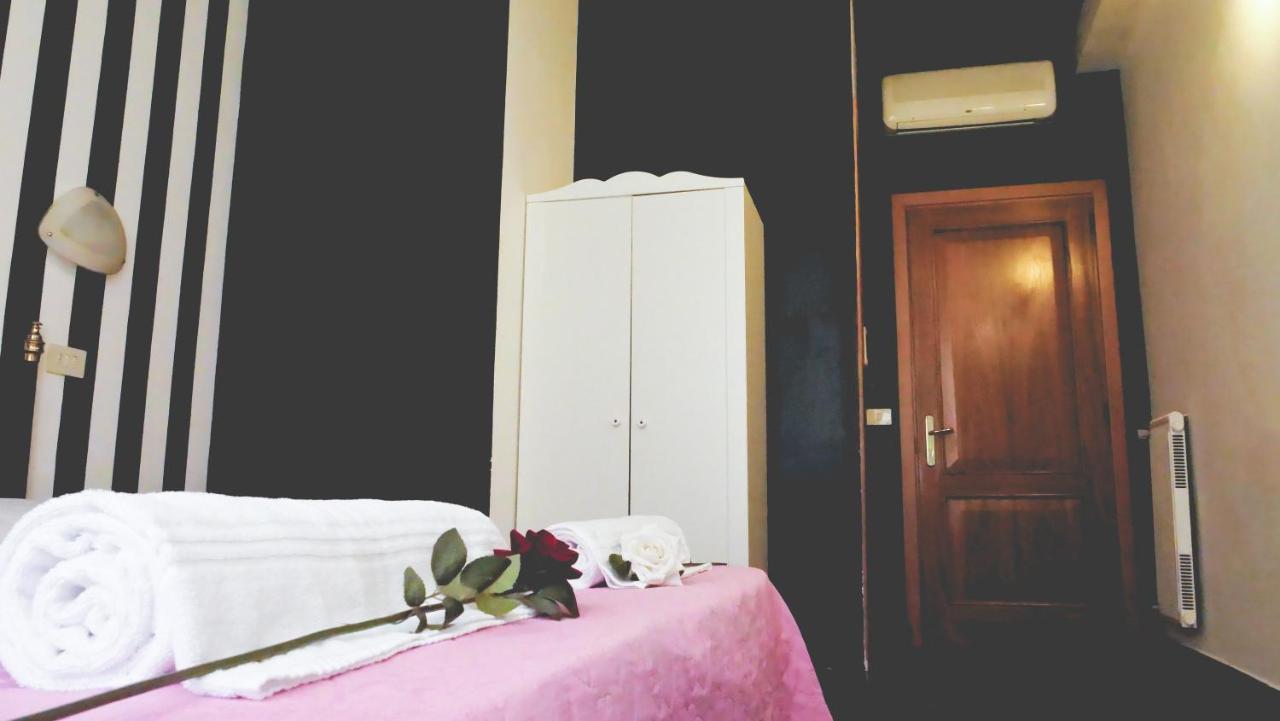 Romadelante Hotel Buitenkant foto
