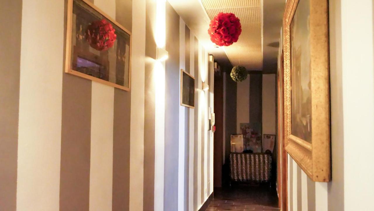 Romadelante Hotel Buitenkant foto