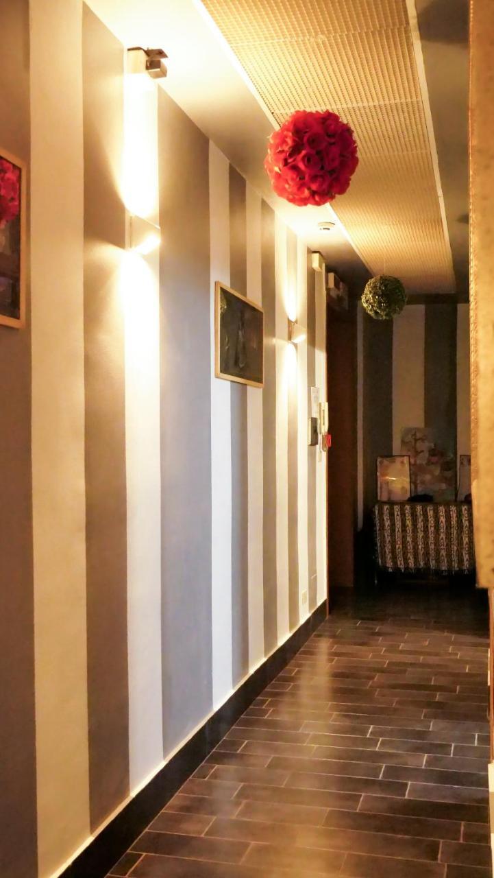 Romadelante Hotel Buitenkant foto